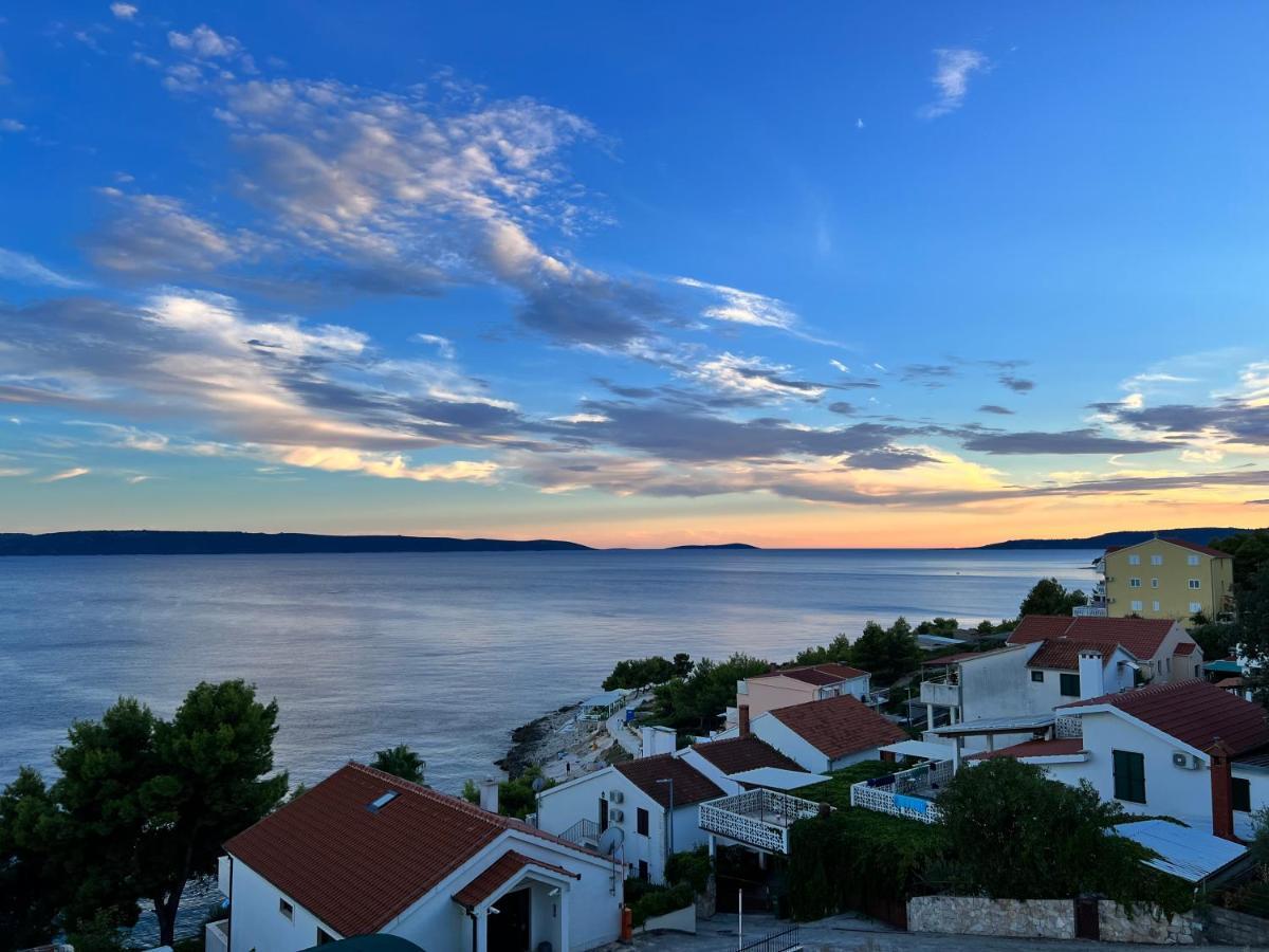 Luxury Beachfront Villa Carlisa Чиово Экстерьер фото