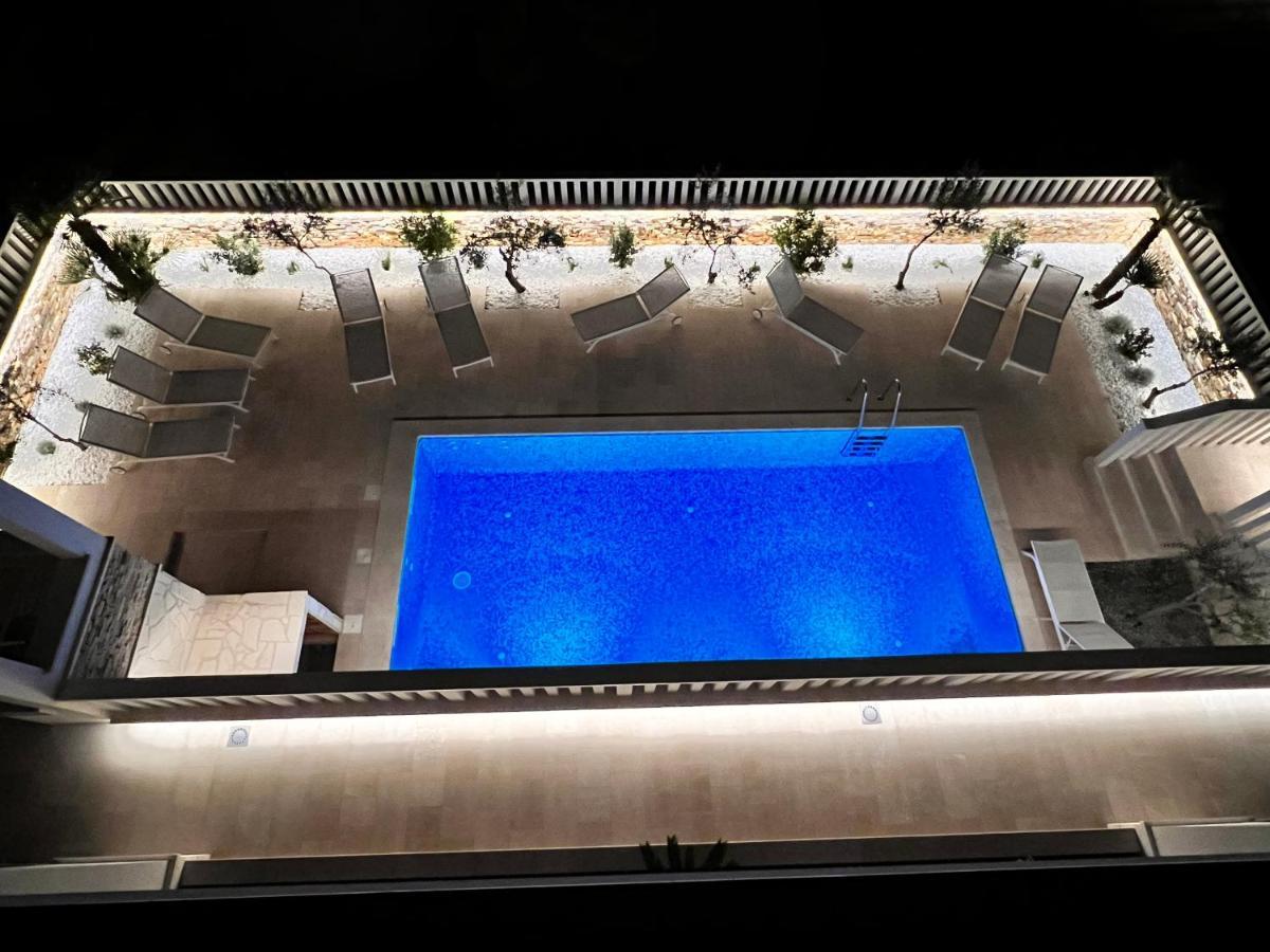 Luxury Beachfront Villa Carlisa Чиово Экстерьер фото