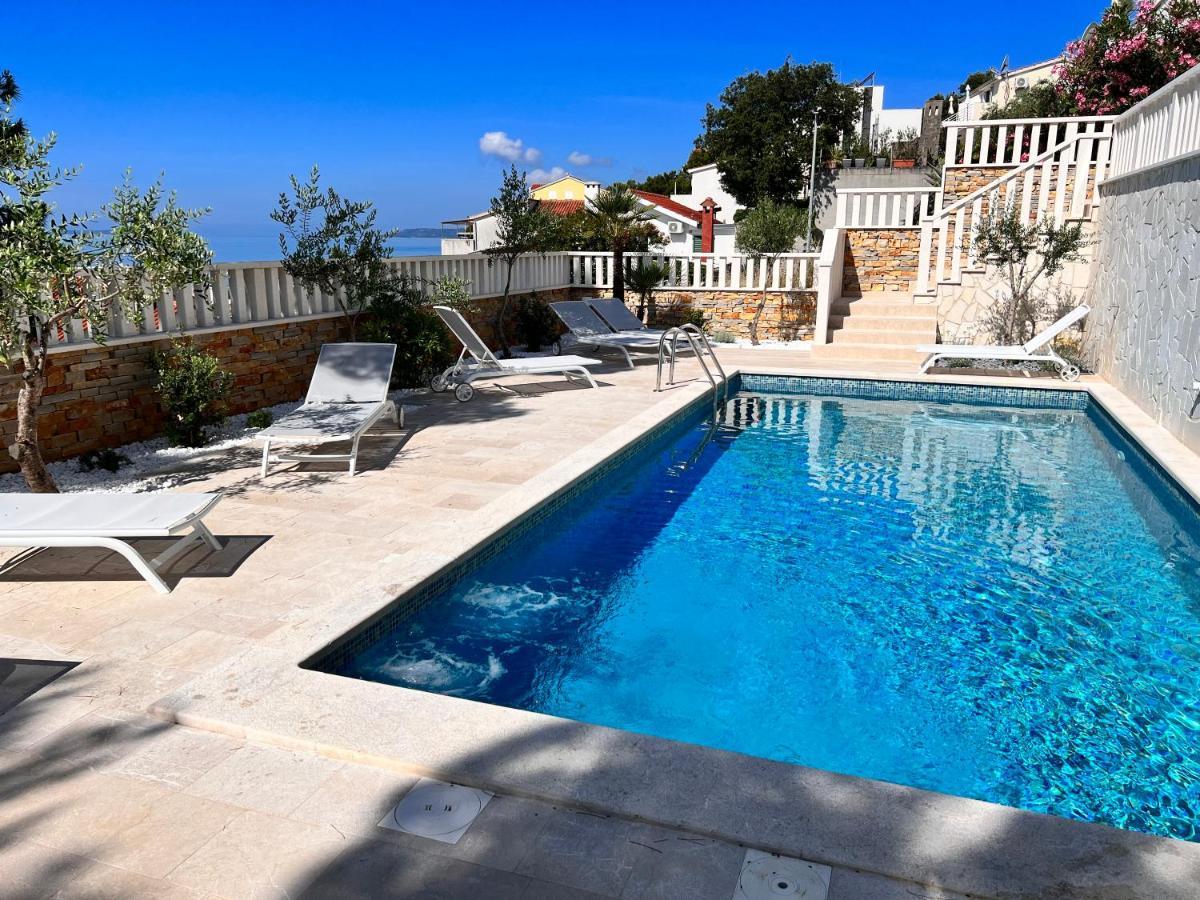 Luxury Beachfront Villa Carlisa Чиово Экстерьер фото