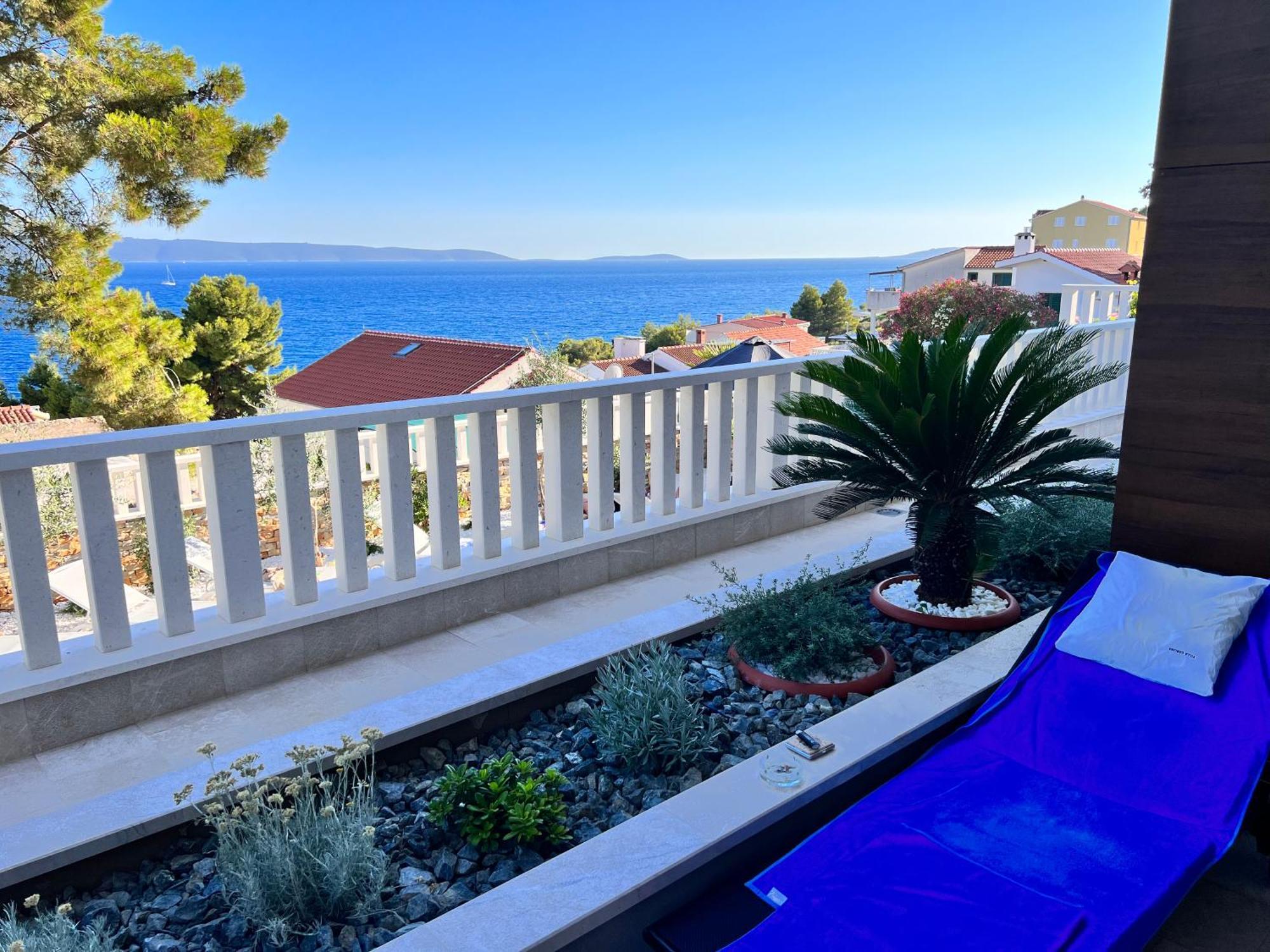 Luxury Beachfront Villa Carlisa Чиово Экстерьер фото
