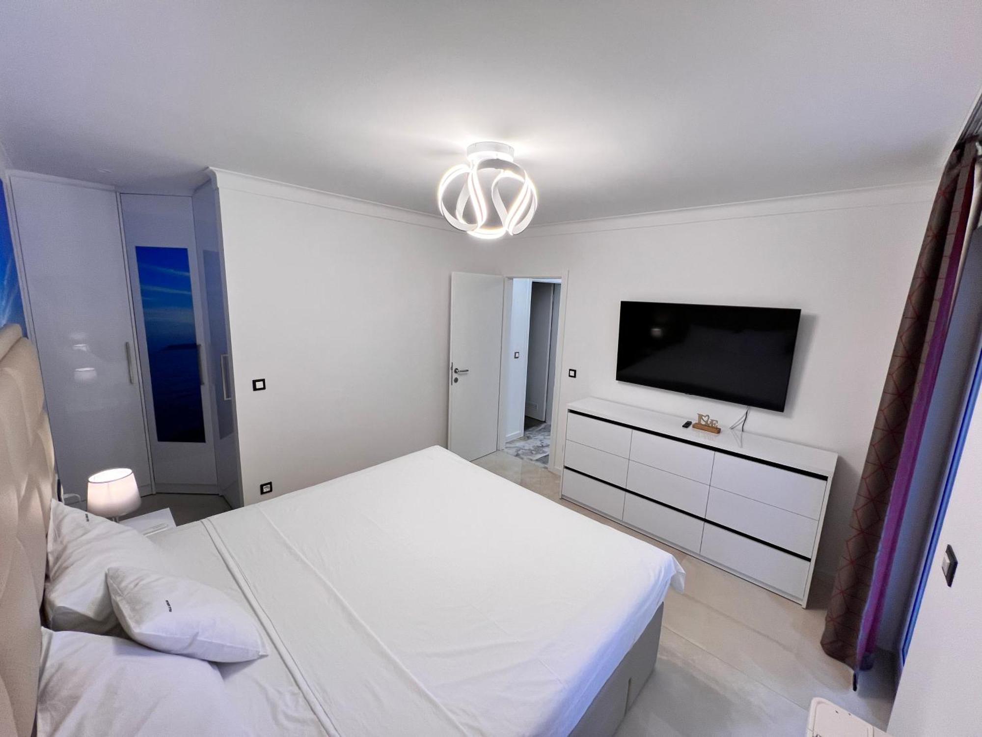 Luxury Beachfront Villa Carlisa Чиово Экстерьер фото