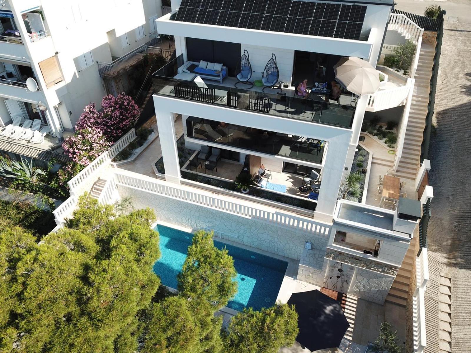 Luxury Beachfront Villa Carlisa Чиово Экстерьер фото