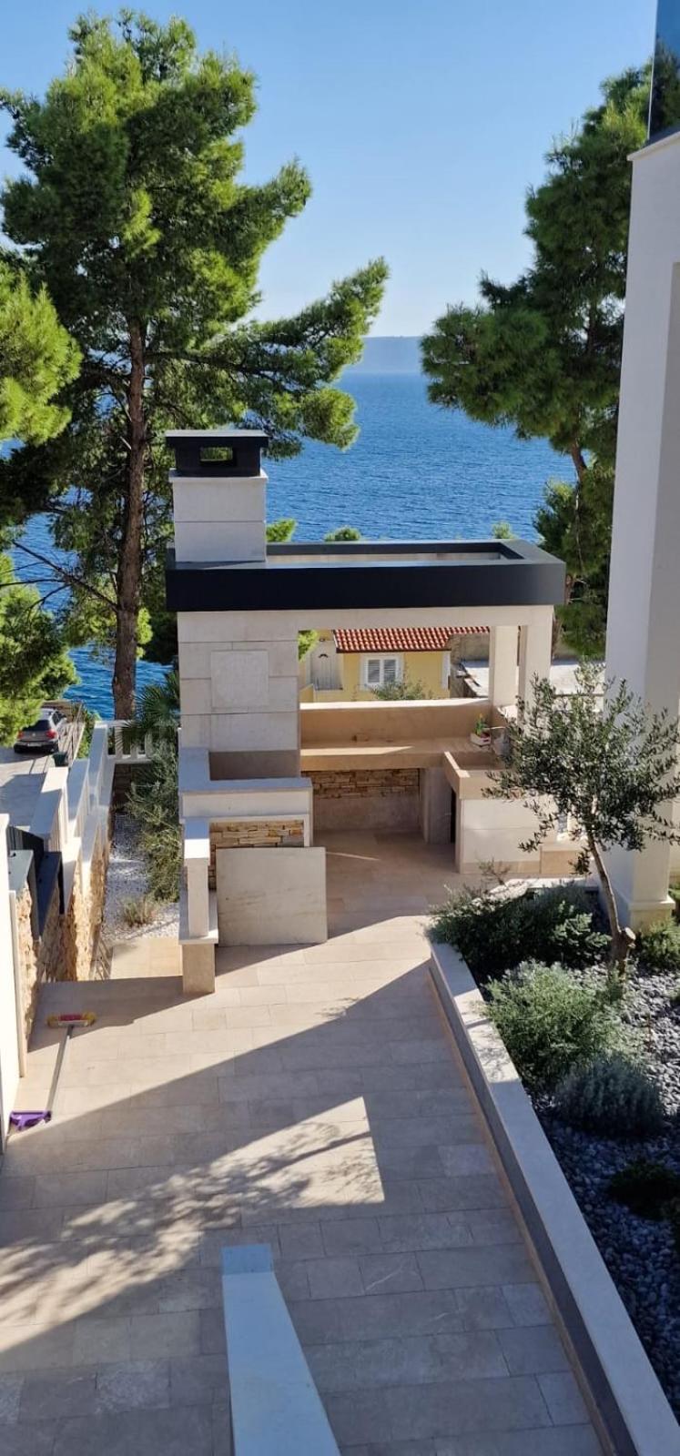 Luxury Beachfront Villa Carlisa Чиово Экстерьер фото